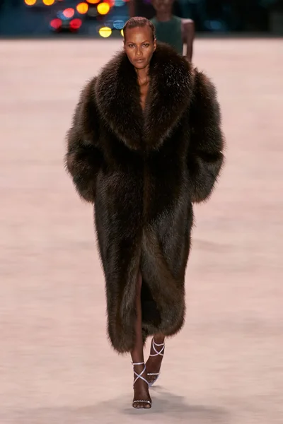 Look 25